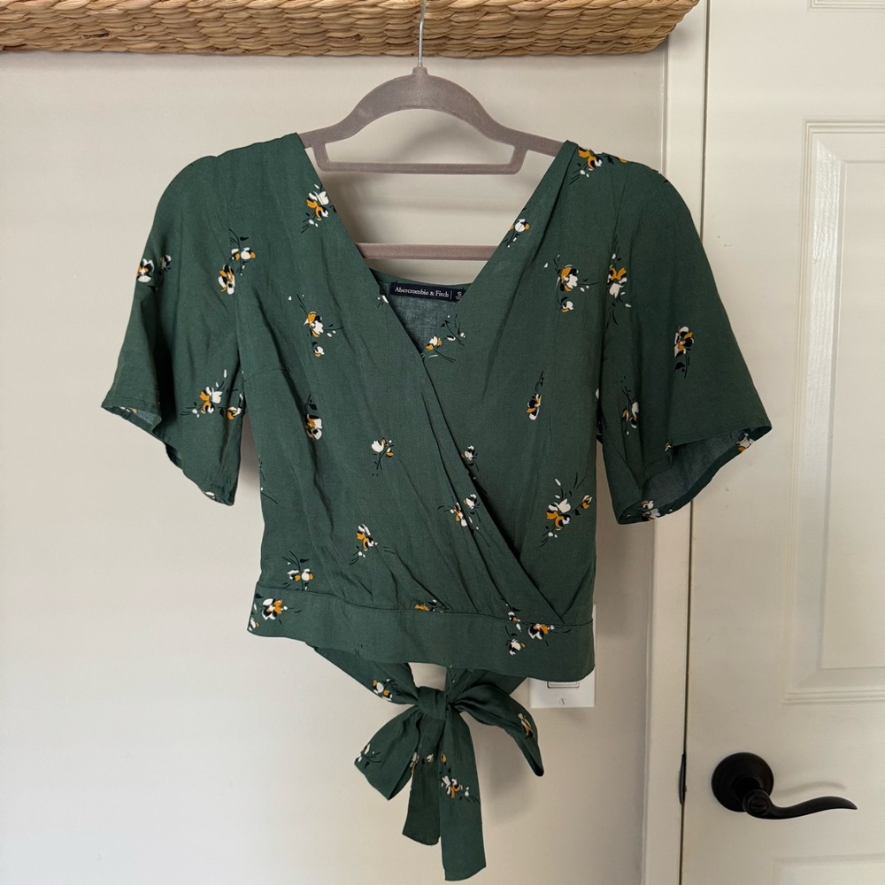 Abercrombie & Fitch Green Floral Wrap Crop Blouse